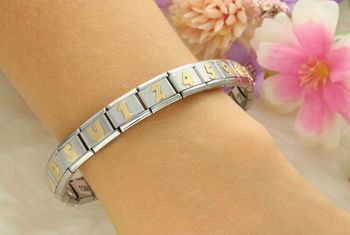 Zawieszka Nomination Link „Cyfra 2” 030102 02 – stal szlachetna pokryta złotem 18 karatowym. Personalizuj swoją bransoletkę Nomination Composable. Oryginalna biżuteria z 2-letnią gwarancją!d (1).jpg